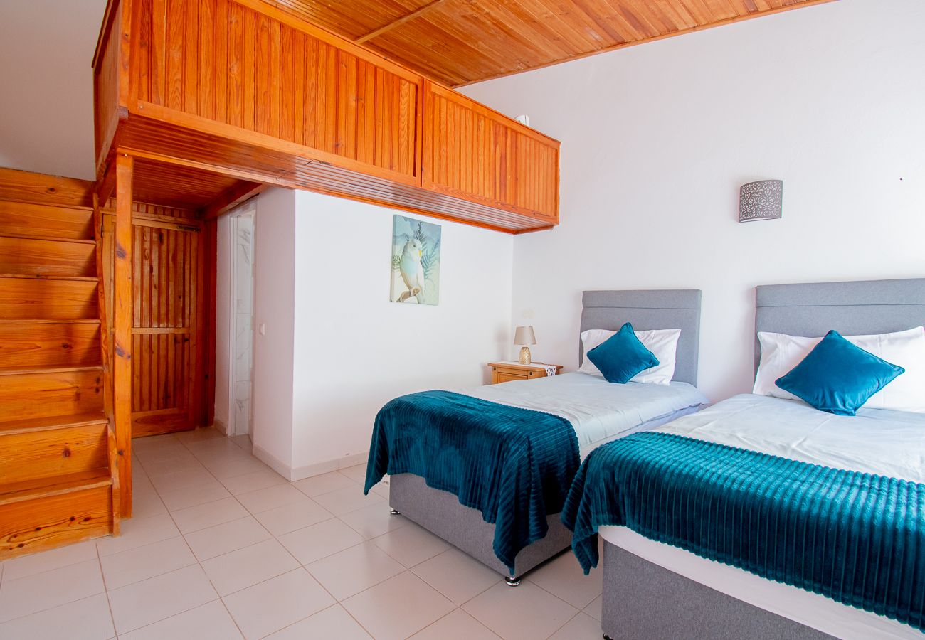 Villa em Carvoeiro -  Montenegro Superbly Located Family Vila With Game Room & Pool 
