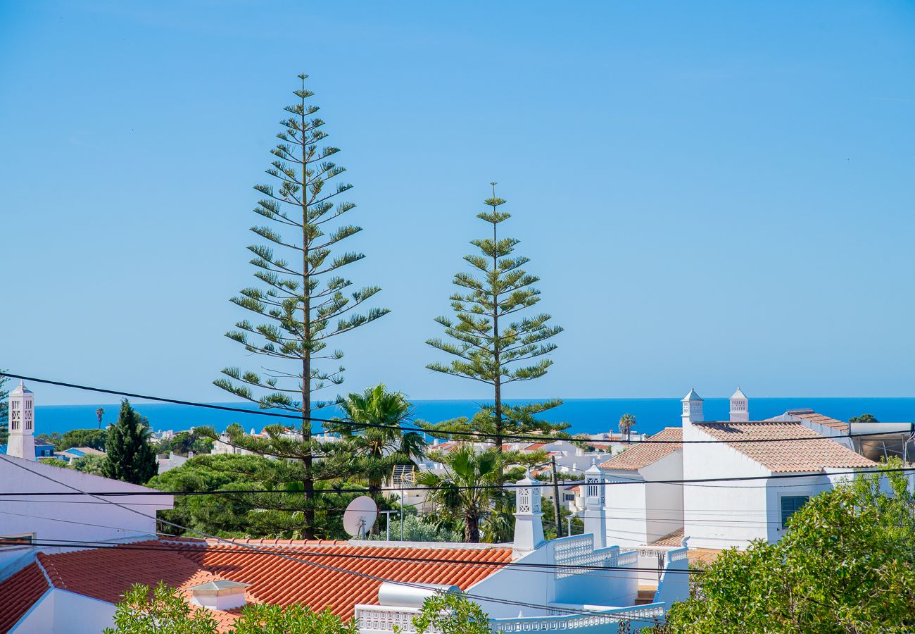 Villa em Carvoeiro -  Montenegro Superbly Located Family Vila With Game Room & Pool 