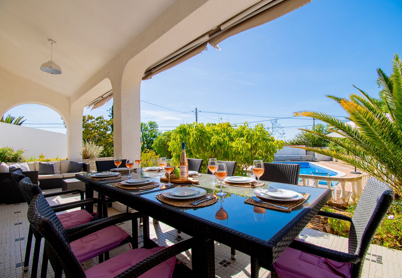 Villa em Carvoeiro -  Montenegro Superbly Located Family Vila With Game Room & Pool 