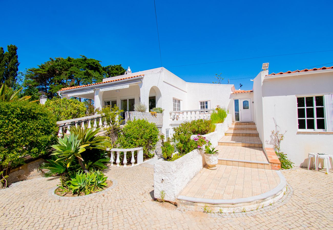 Villa em Carvoeiro -  Montenegro Superbly Located Family Vila With Game Room & Pool 
