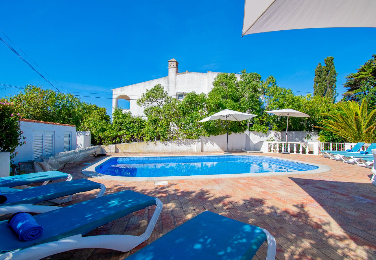Villa em Carvoeiro -  Montenegro Superbly Located Family Vila With Game Room & Pool 