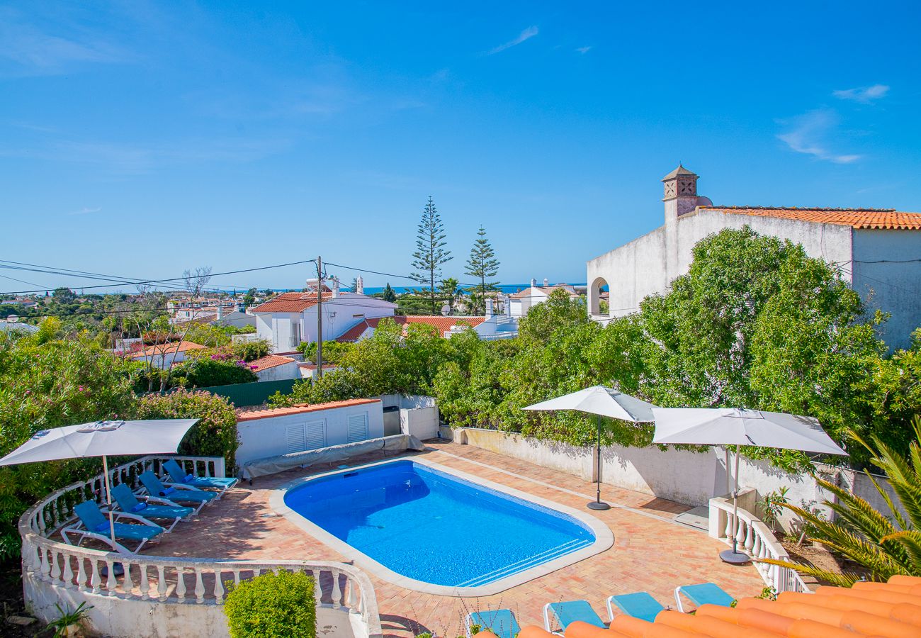 Villa em Carvoeiro -  Montenegro Superbly Located Family Vila With Game Room & Pool 