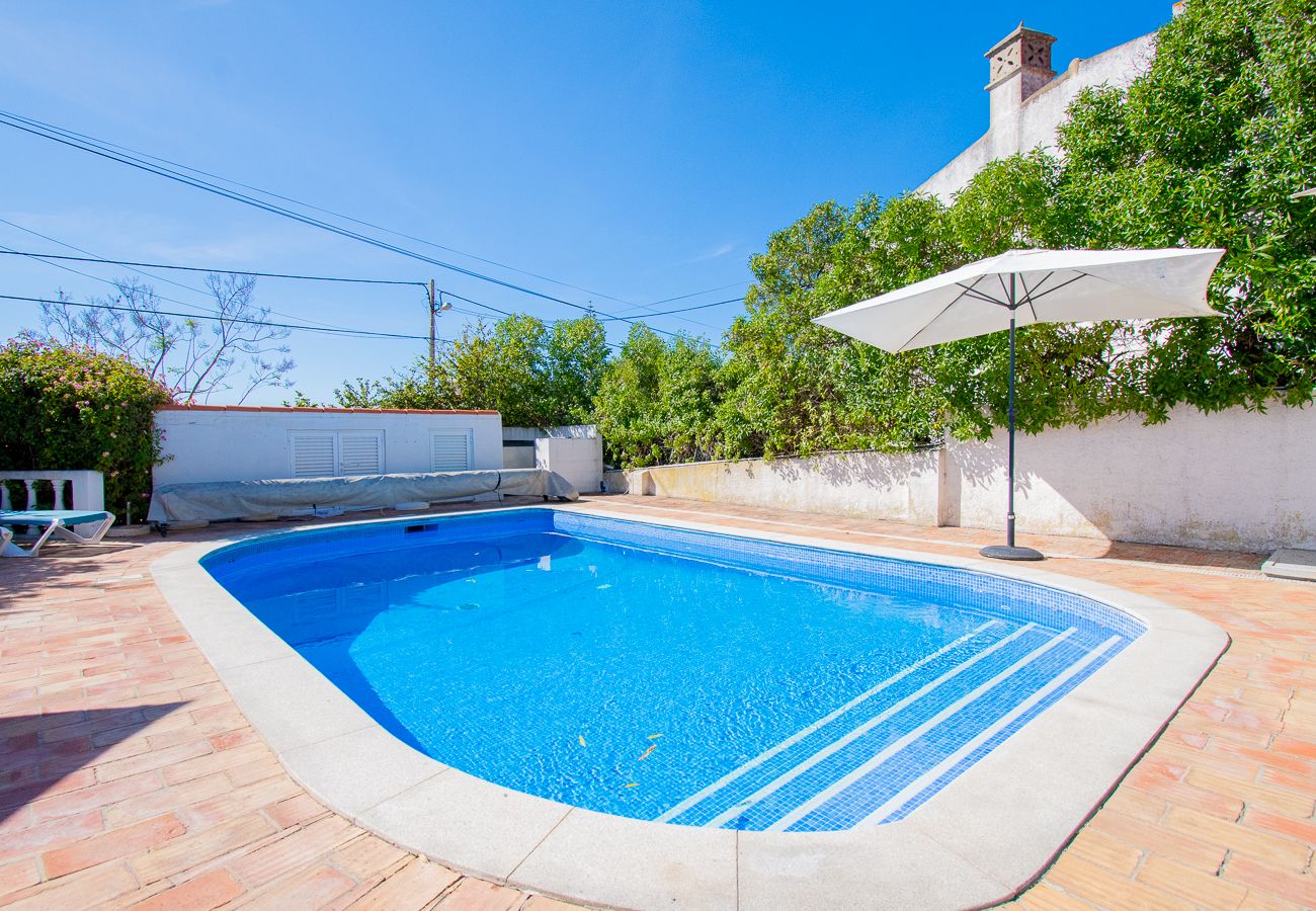 Villa em Carvoeiro -  Montenegro Superbly Located Family Vila With Game Room & Pool 