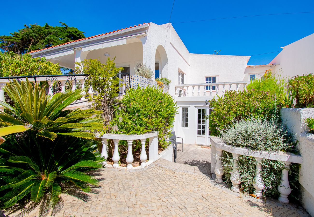 Villa em Carvoeiro -  Montenegro Superbly Located Family Vila With Game Room & Pool 
