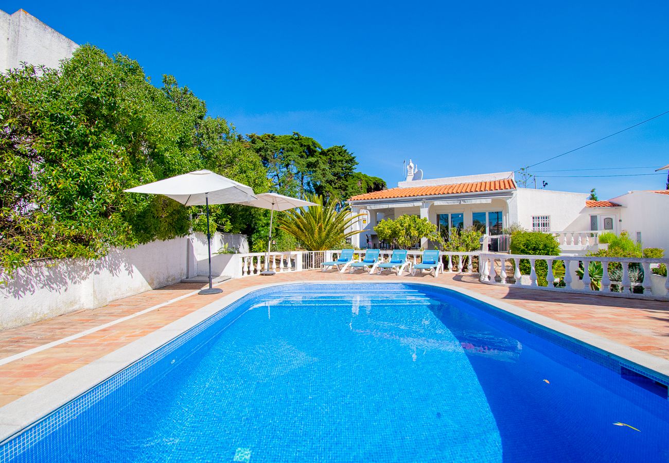 Villa em Carvoeiro -  Montenegro Superbly Located Family Vila With Game Room & Pool 