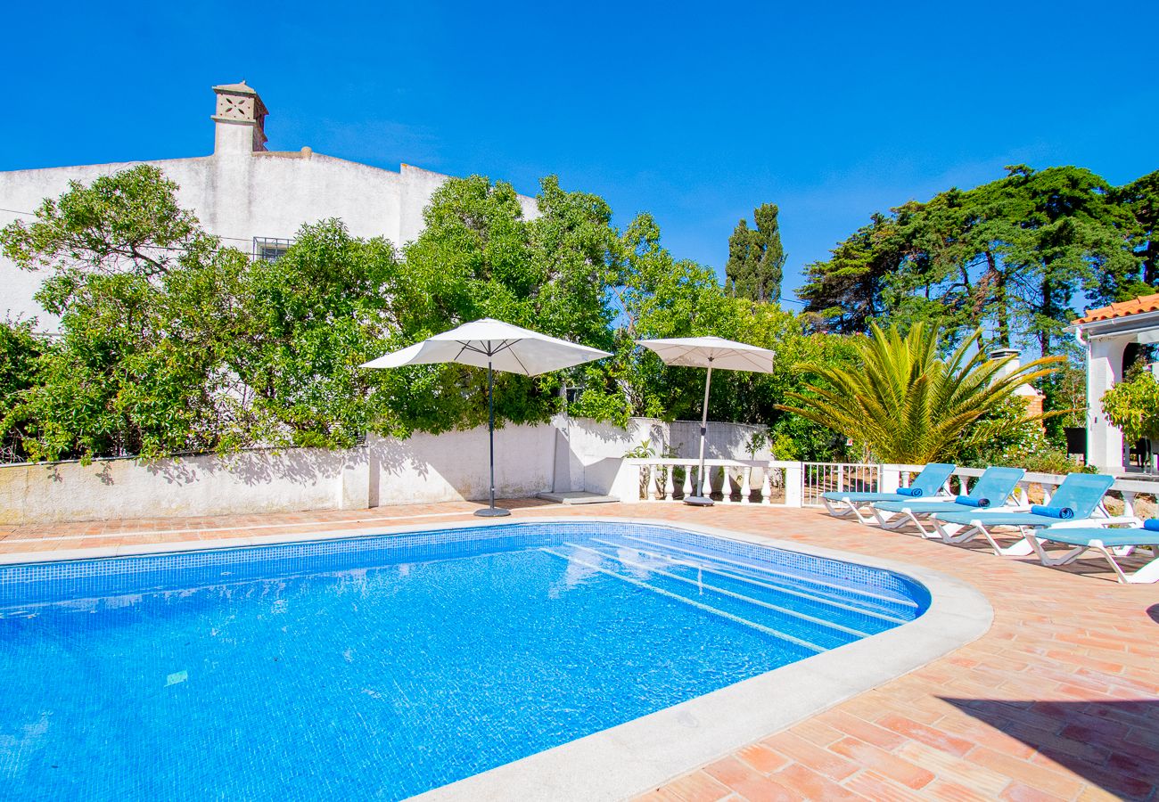 Villa em Carvoeiro -  Montenegro Superbly Located Family Vila With Game Room & Pool 