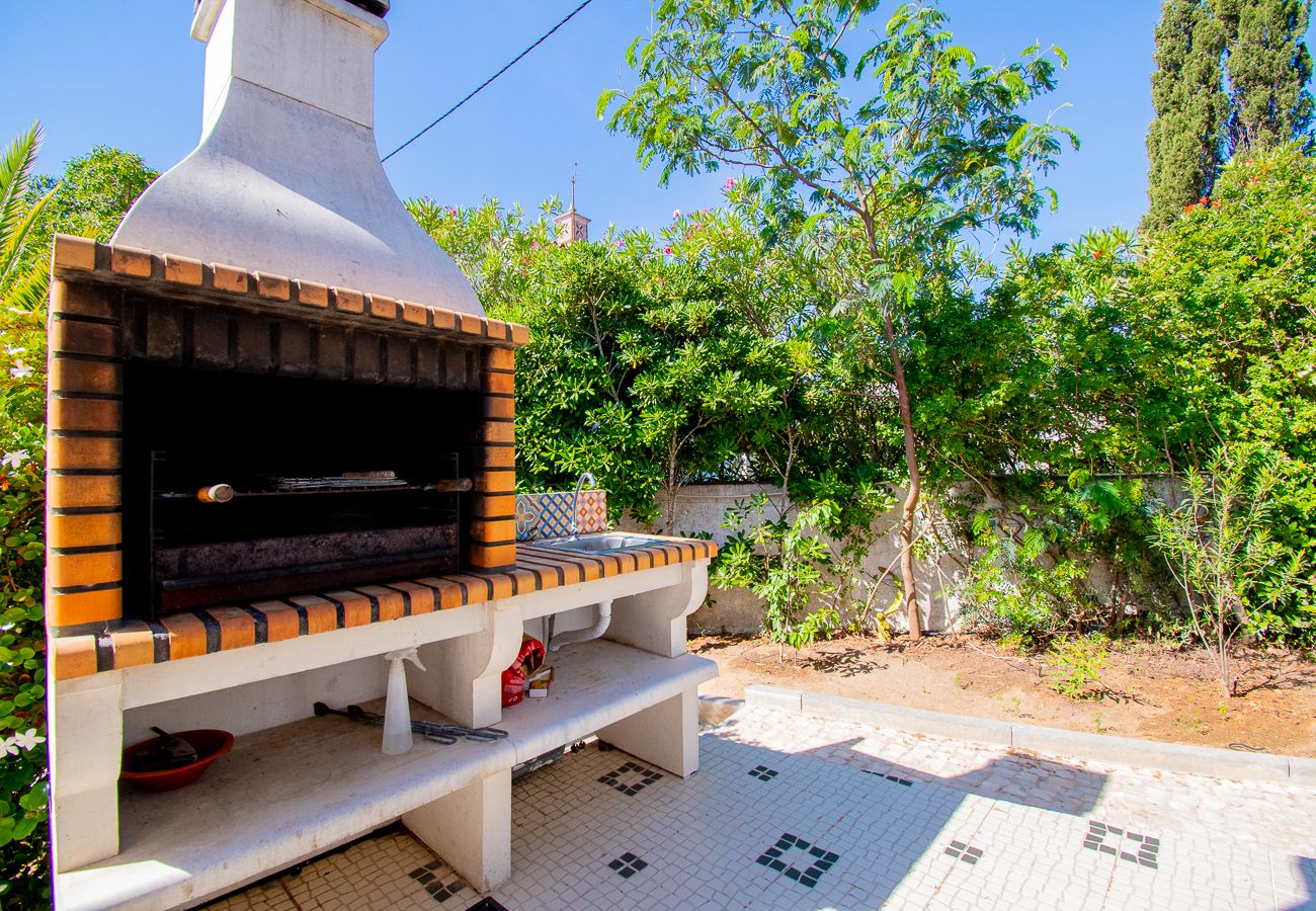 Villa em Carvoeiro -  Montenegro Superbly Located Family Vila With Game Room & Pool 