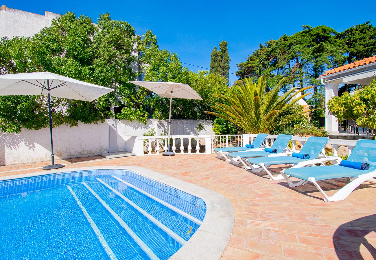 Villa em Carvoeiro -  Montenegro Superbly Located Family Vila With Game Room & Pool 