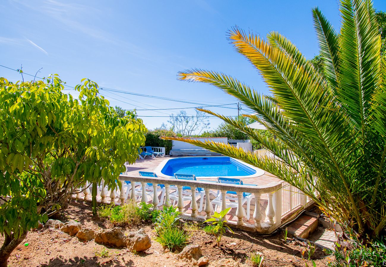 Villa em Carvoeiro -  Montenegro Superbly Located Family Vila With Game Room & Pool 