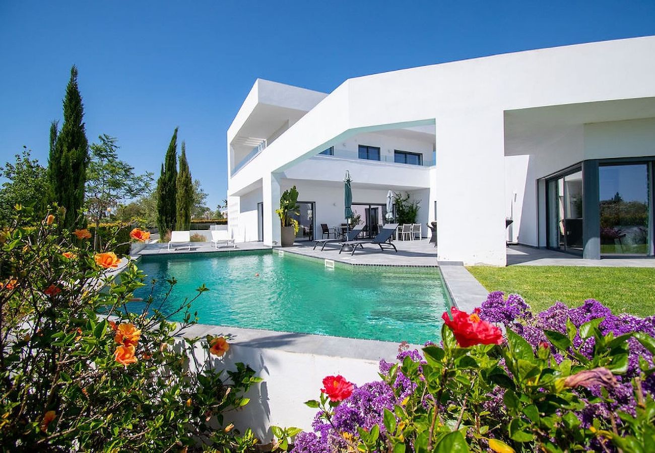 Villa em Carvoeiro - Casa Blanca Magnificente 4 Bedroom  Villa With Modern Desgin