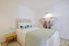 Casa geminada em Carvoeiro - 91A Casa Mel: Stylish 3-Bed Townhouse with Pool