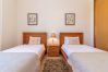Apartamento em Carvoeiro - Townhouse Vista Atlantic, Charming Two-Bedroom End-Terrace Townhouse in Quiet Cul-de-Sac, Walking Distance to Carvoeiro Centre