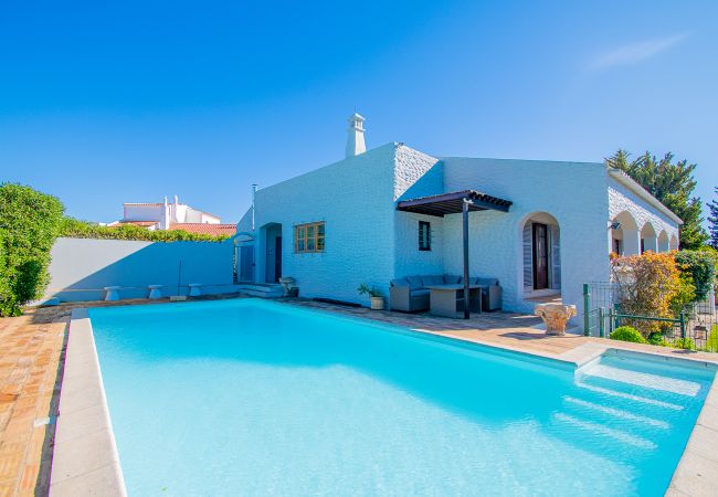 Villa em Carvoeiro - Casa Santa Maria Charming 4 Bedroom Family Villa with  Pool – Walk to Carvoeiro