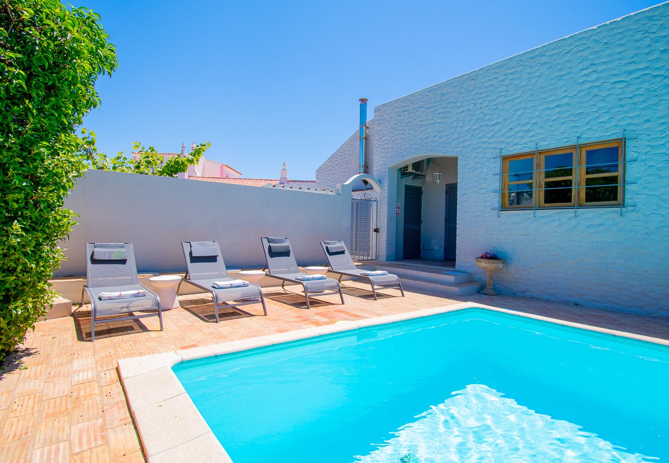 Villa em Carvoeiro - Casa Santa Maria Charming 4 Bedroom Family Villa with  Pool – Walk to Carvoeiro