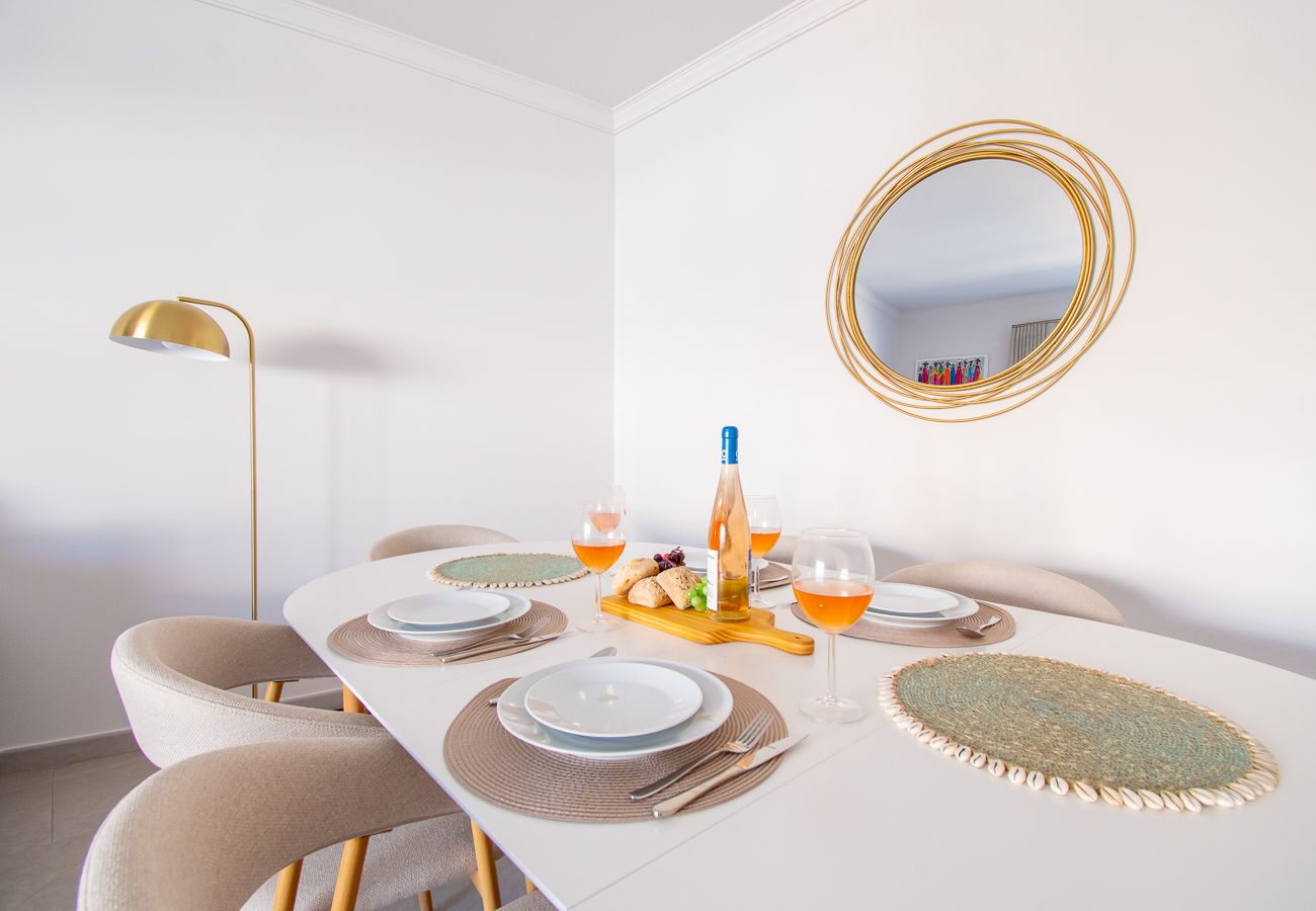 Apartamento em Carvoeiro - Apt Q Stylish 2 Bedroom Apartment in the Heart of Carvoeiro with Parking