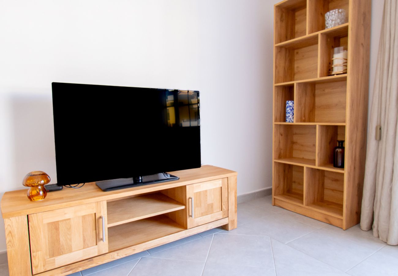 Apartamento em Carvoeiro - Apt Q Stylish 2 Bedroom Apartment in the Heart of Carvoeiro with Parking