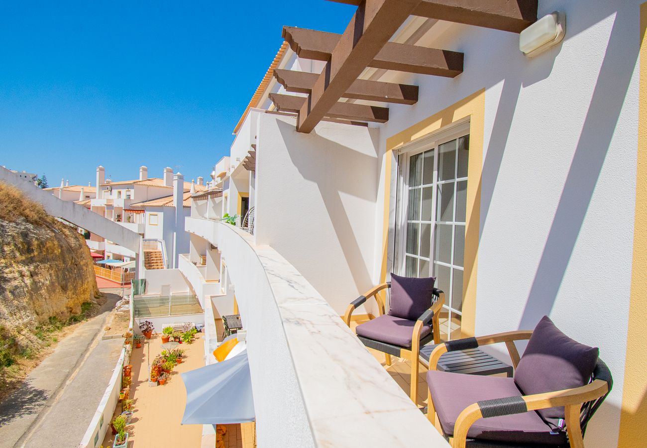 Apartamento em Carvoeiro - Apt Q Stylish 2 Bedroom Apartment in the Heart of Carvoeiro with Parking