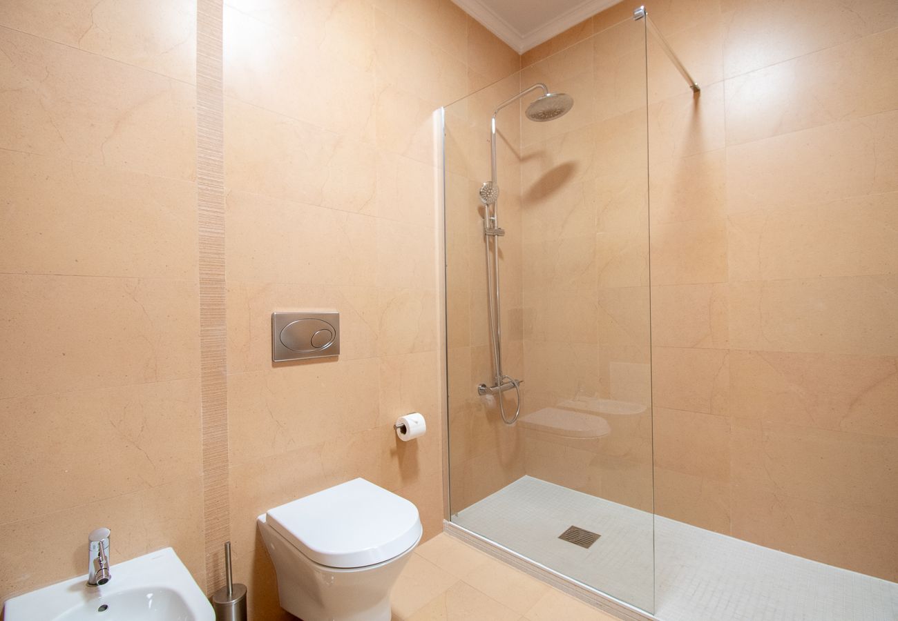 Apartamento em Carvoeiro - Apt Q Stylish 2 Bedroom Apartment in the Heart of Carvoeiro with Parking