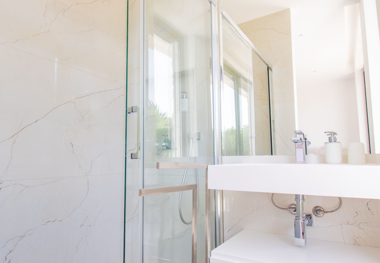 Villa em Carvoeiro - Villa Cactus, modern villa with two private swimming pools walking distance to the beach