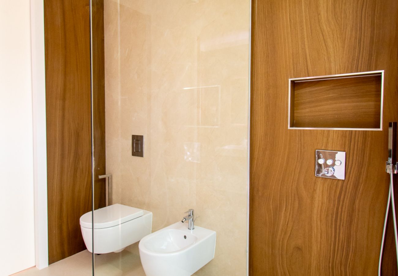 Villa em Carvoeiro - Villa Cactus, modern villa with two private swimming pools walking distance to the beach