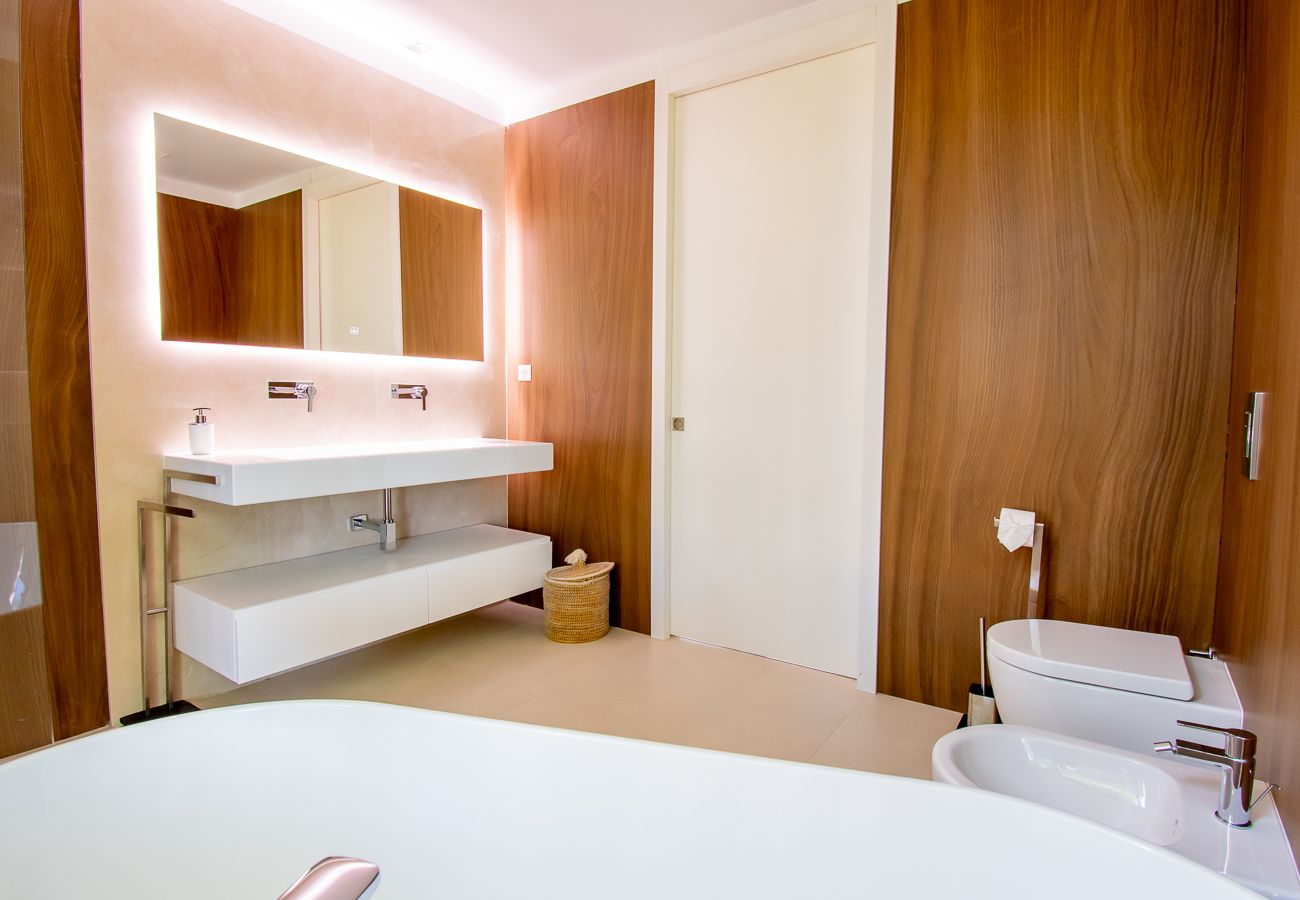 Villa em Carvoeiro - Villa Cactus, modern villa with two private swimming pools walking distance to the beach