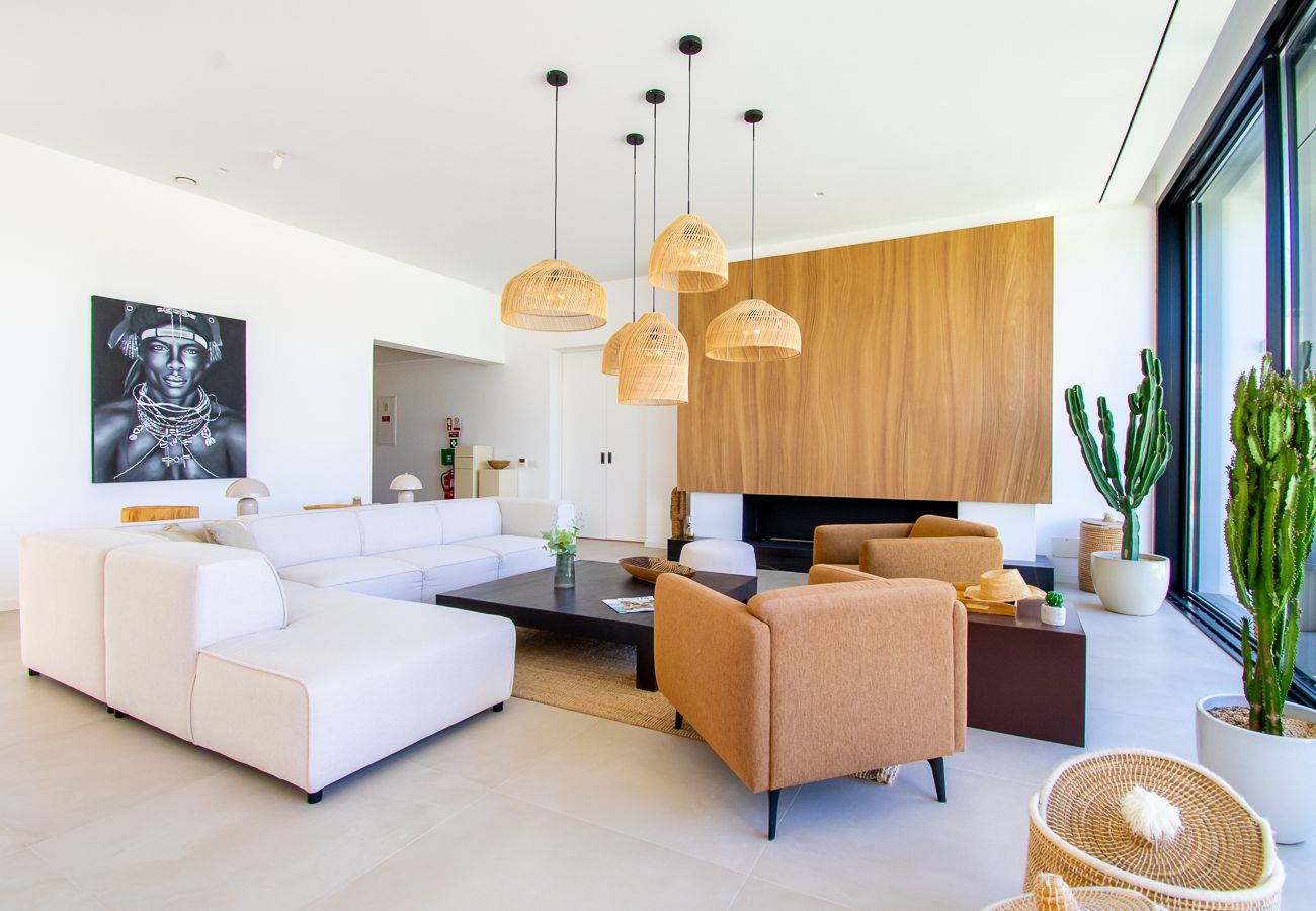 Villa em Carvoeiro - Villa Cactus, modern villa with two private swimming pools walking distance to the beach