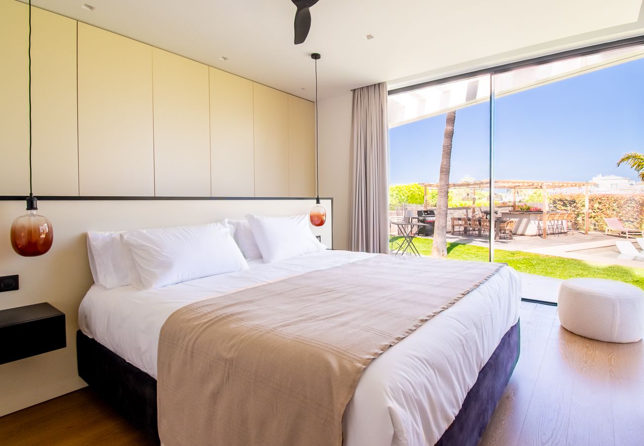 Villa em Carvoeiro - Villa Cactus, modern villa with two private swimming pools walking distance to the beach