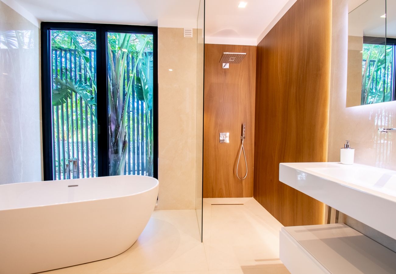 Villa em Carvoeiro - Villa Cactus, modern villa with two private swimming pools walking distance to the beach