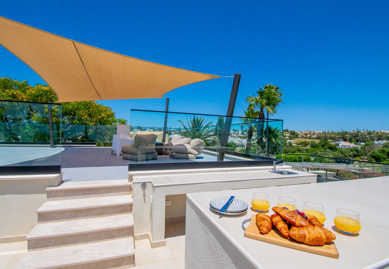 Villa em Carvoeiro - Villa Cactus, modern villa with two private swimming pools walking distance to the beach