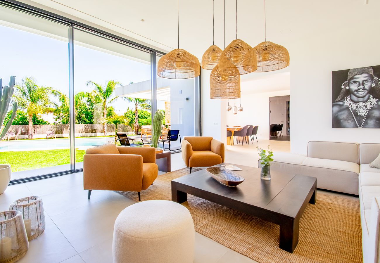 Villa em Carvoeiro - Villa Cactus, modern villa with two private swimming pools walking distance to the beach