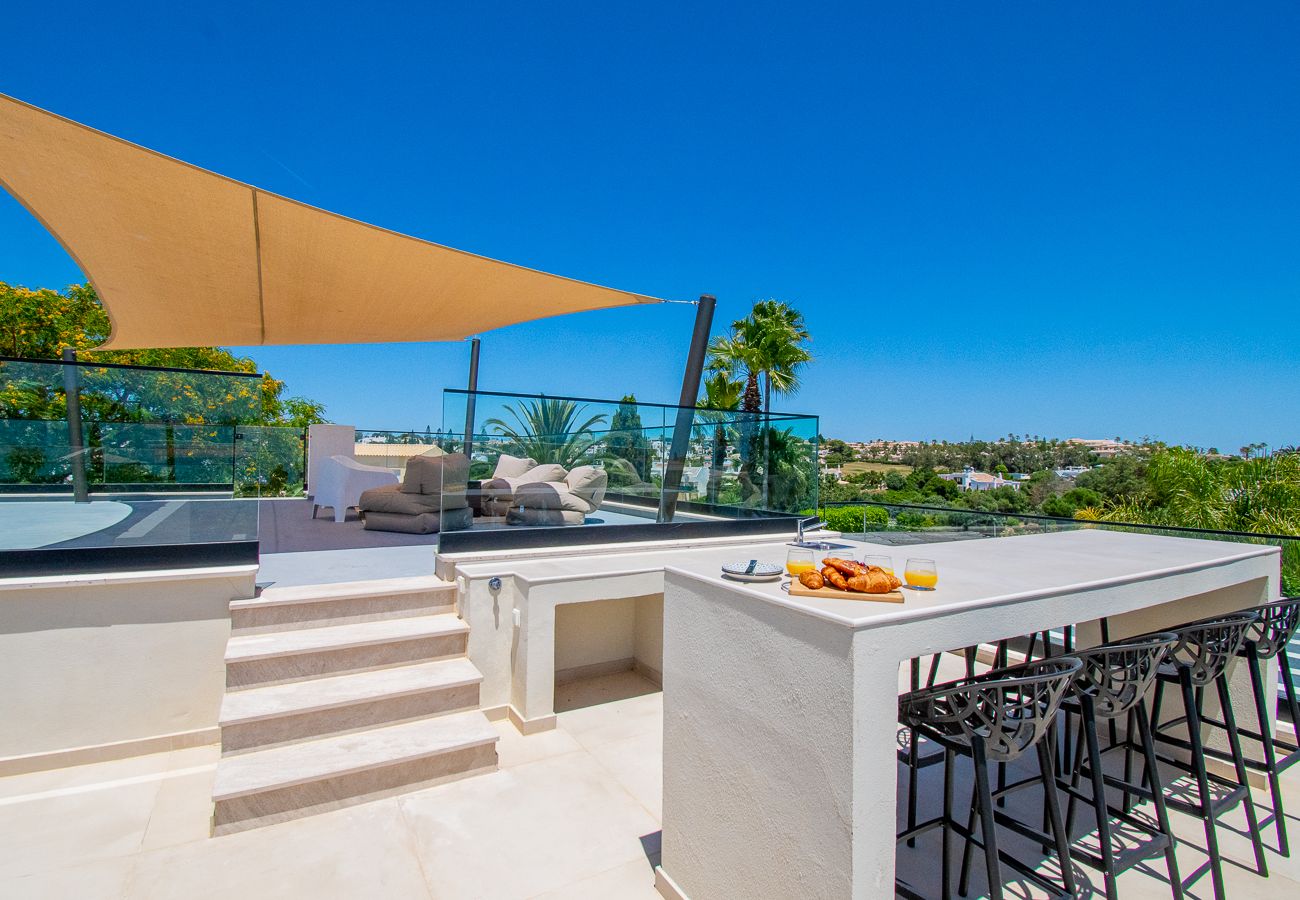 Villa em Carvoeiro - Villa Cactus, modern villa with two private swimming pools walking distance to the beach
