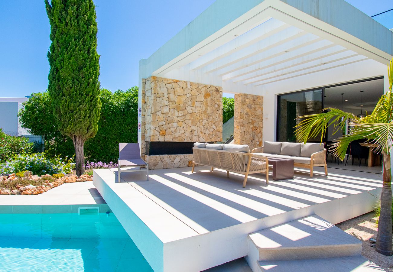 Villa em Carvoeiro - Villa Cactus, modern villa with two private swimming pools walking distance to the beach