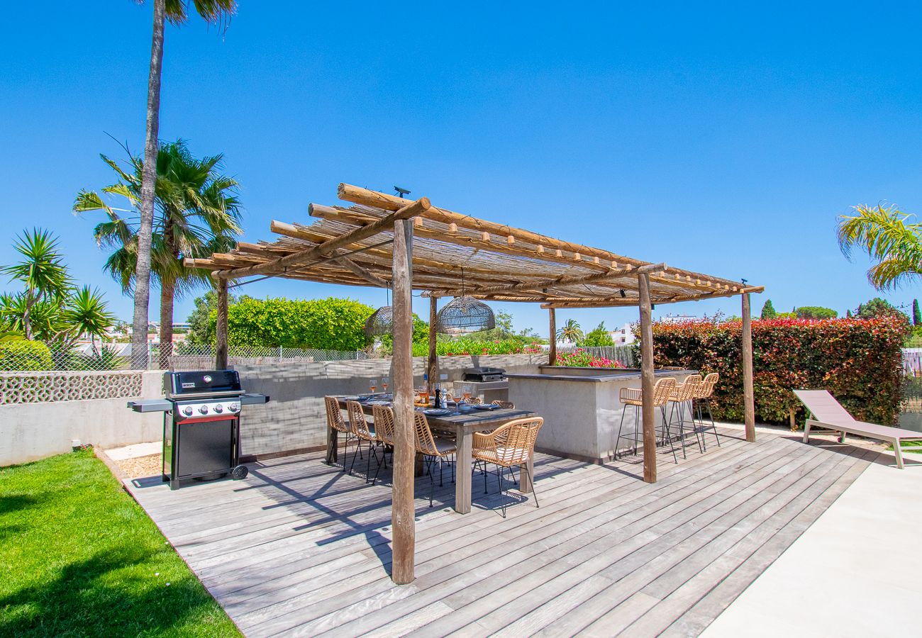 Villa em Carvoeiro - Villa Cactus, modern villa with two private swimming pools walking distance to the beach