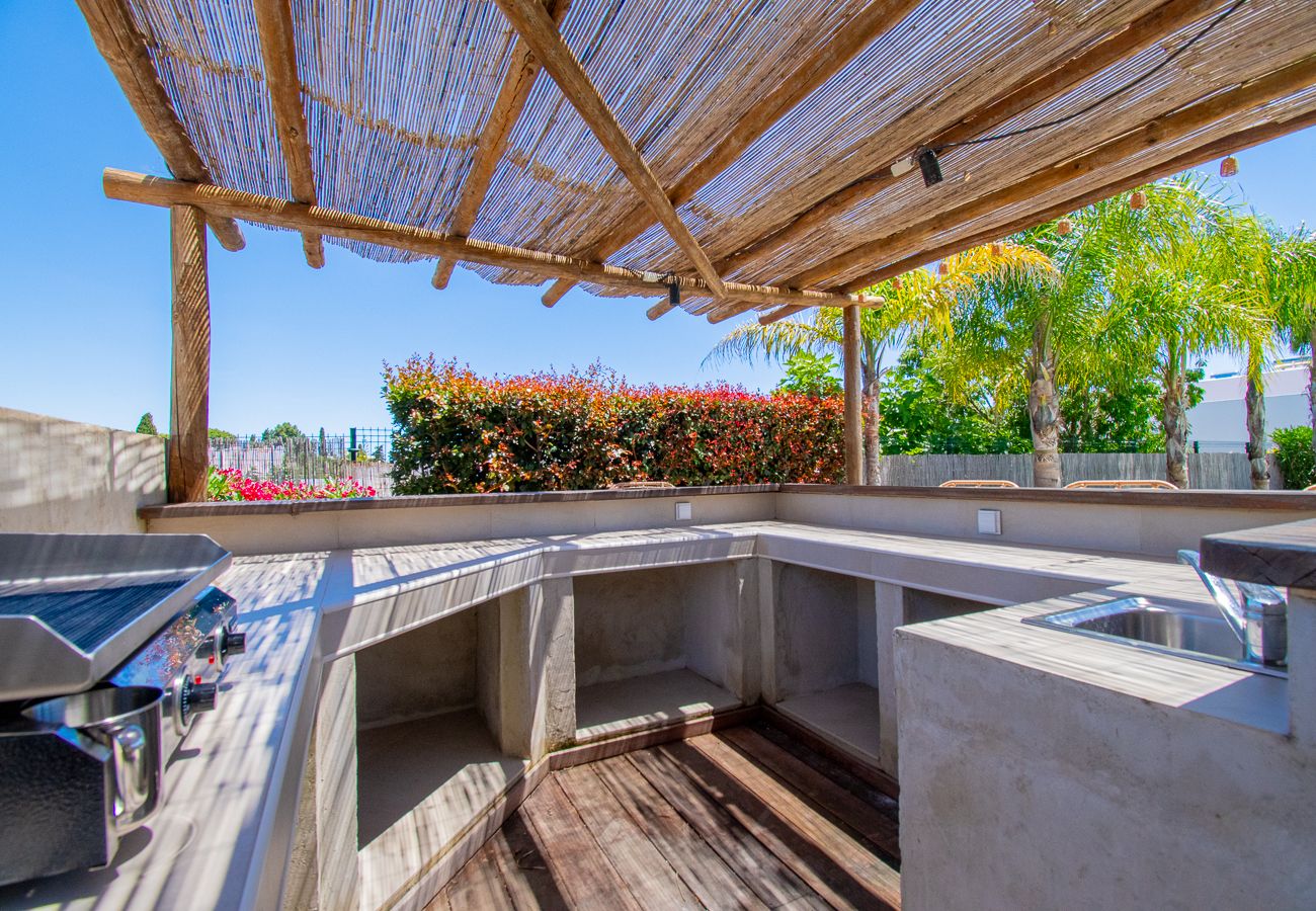 Villa em Carvoeiro - Villa Cactus, modern villa with two private swimming pools walking distance to the beach