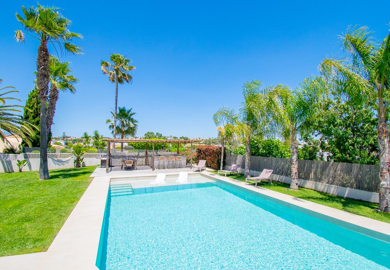 Villa em Carvoeiro - Villa Cactus, modern villa with two private swimming pools walking distance to the beach