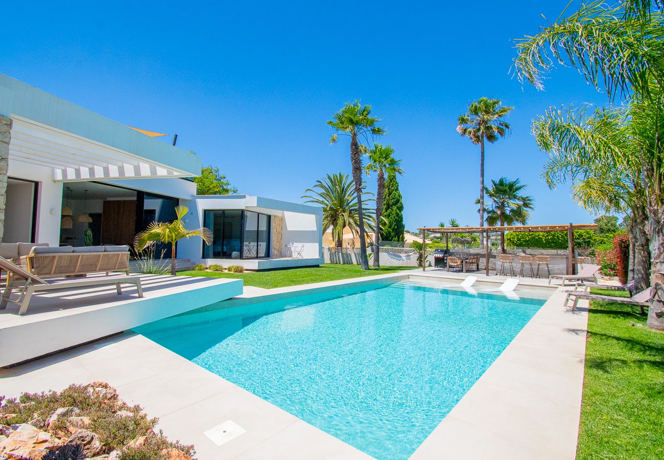 Villa em Carvoeiro - Villa Cactus, modern villa with two private swimming pools walking distance to the beach