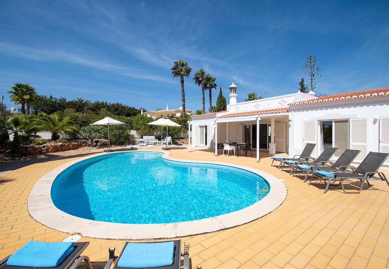 Villa in Carvoeiro - Vivenda Pomba Beautifully renovated with heated pool! 