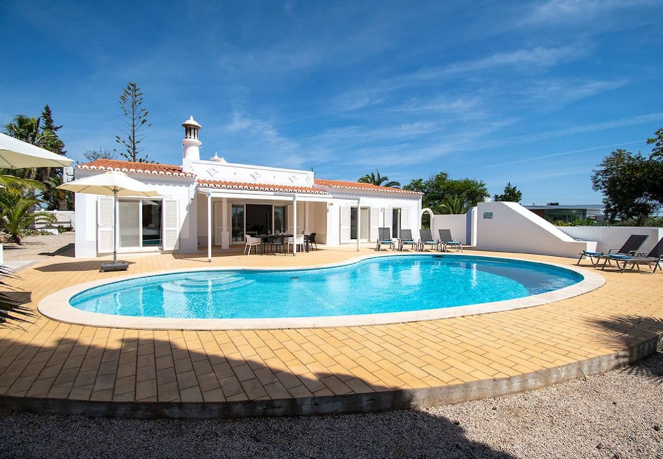 Villa in Carvoeiro - Vivenda Pomba Beautifully renovated with heated pool! 