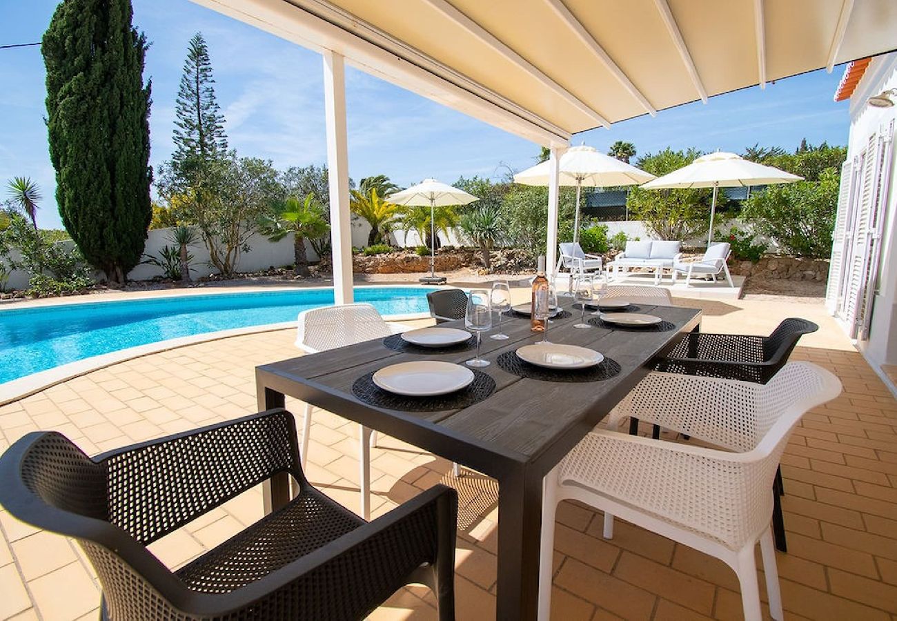 Villa in Carvoeiro - Vivenda Pomba Beautifully renovated with heated pool! 