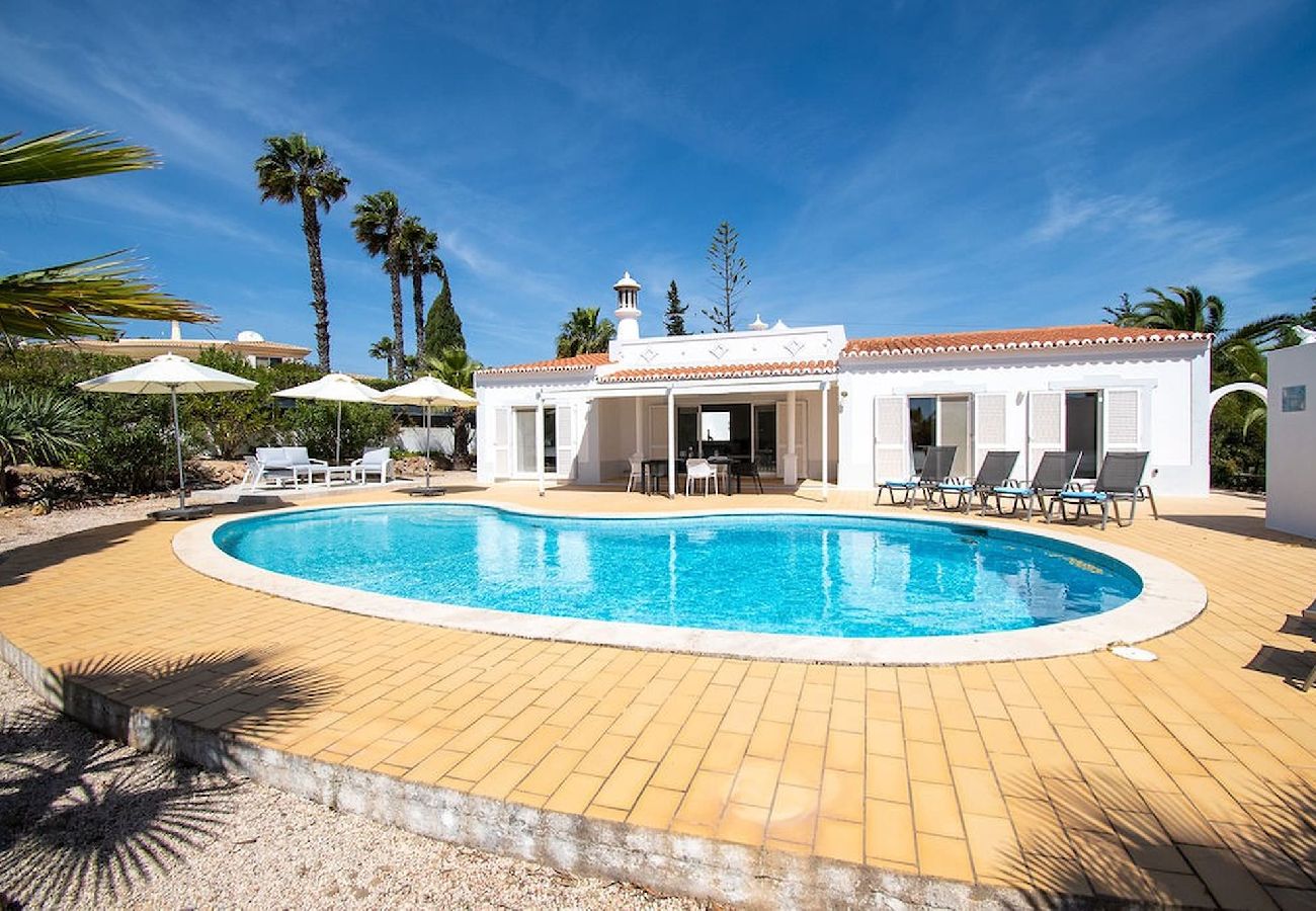 Villa in Carvoeiro - Vivenda Pomba Beautifully renovated with heated pool! 