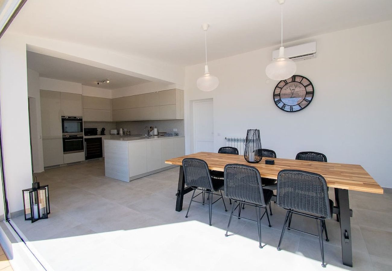 Villa in Carvoeiro - Vivenda Pomba Beautifully renovated with heated pool! 