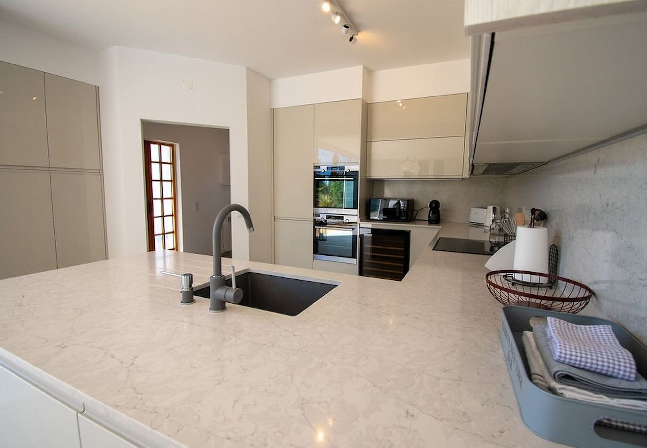 Villa in Carvoeiro - Vivenda Pomba Beautifully renovated with heated pool! 