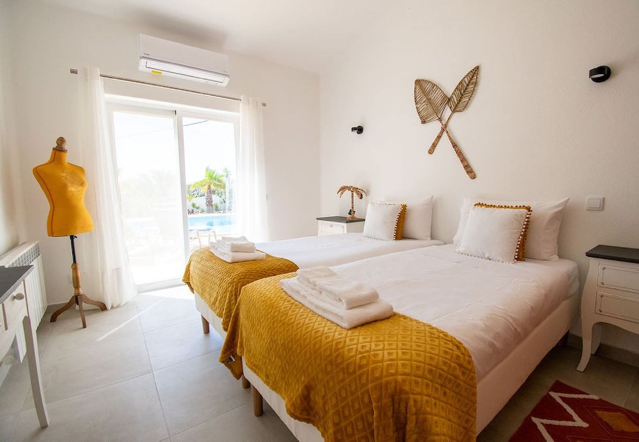 Villa in Carvoeiro - Vivenda Pomba Beautifully renovated with heated pool! 