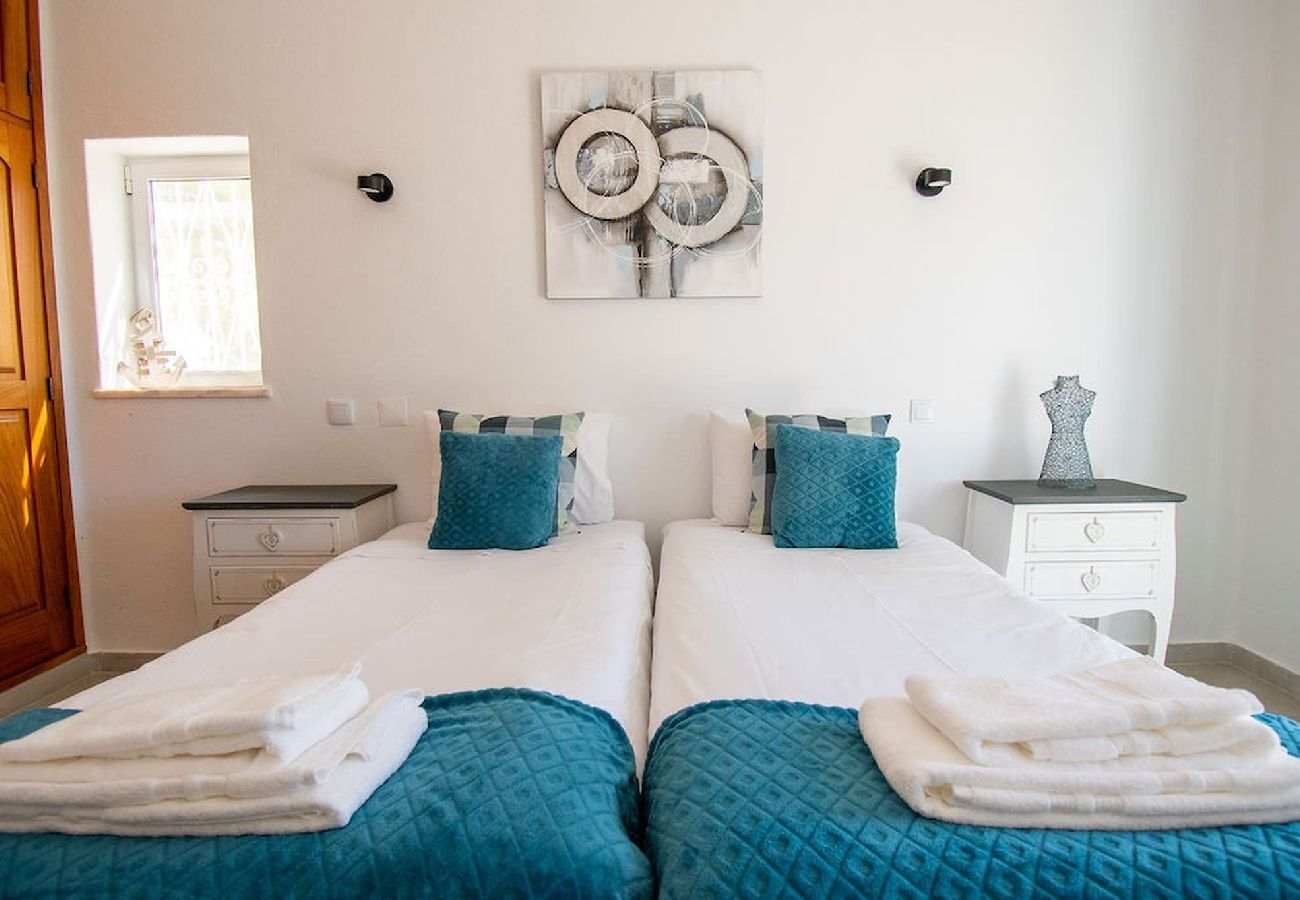 Villa in Carvoeiro - Vivenda Pomba Beautifully renovated with heated pool! 