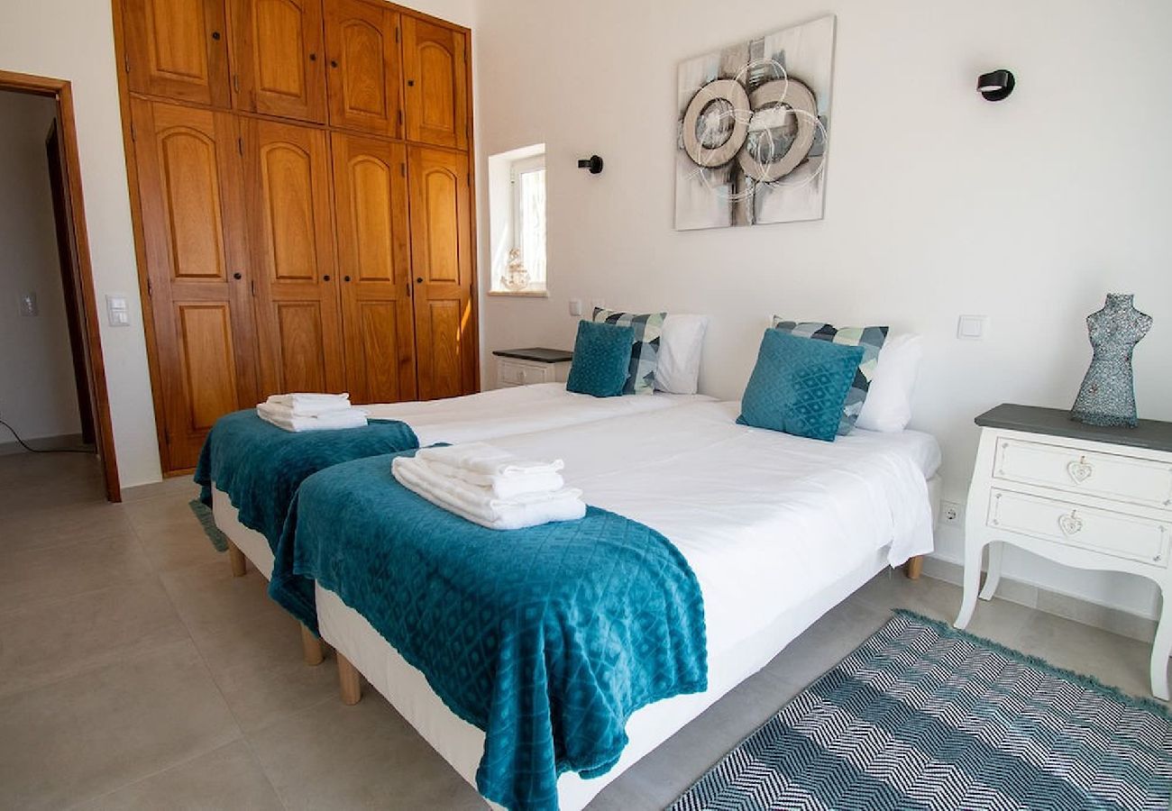 Villa in Carvoeiro - Vivenda Pomba Beautifully renovated with heated pool! 