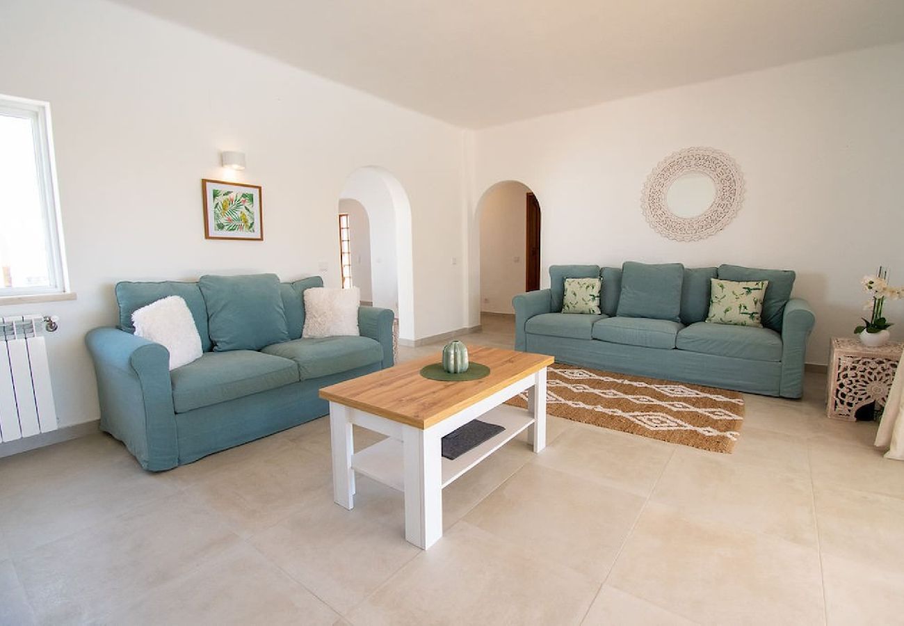 Villa in Carvoeiro - Vivenda Pomba Beautifully renovated with heated pool! 