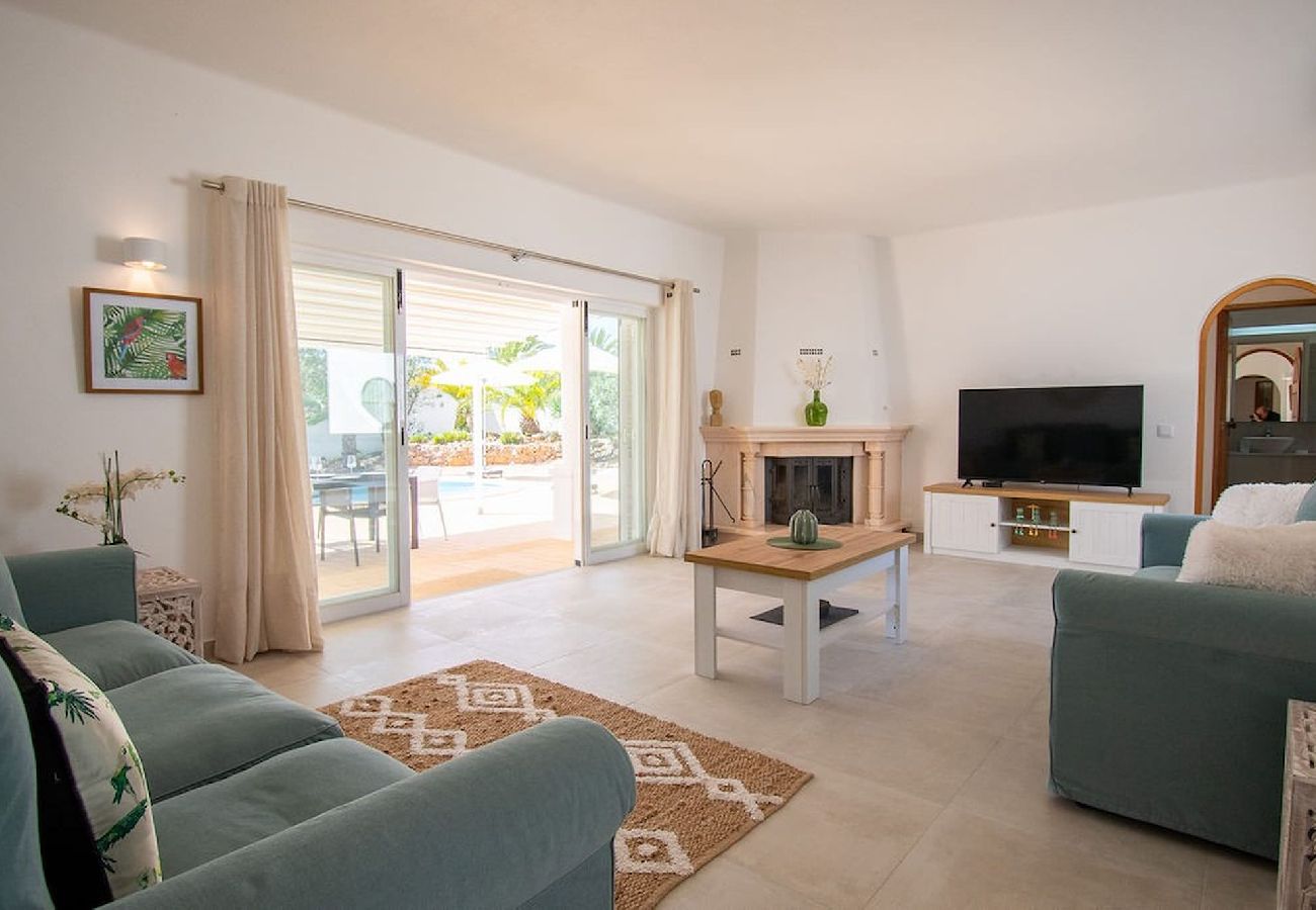 Villa in Carvoeiro - Vivenda Pomba Beautifully renovated with heated pool! 