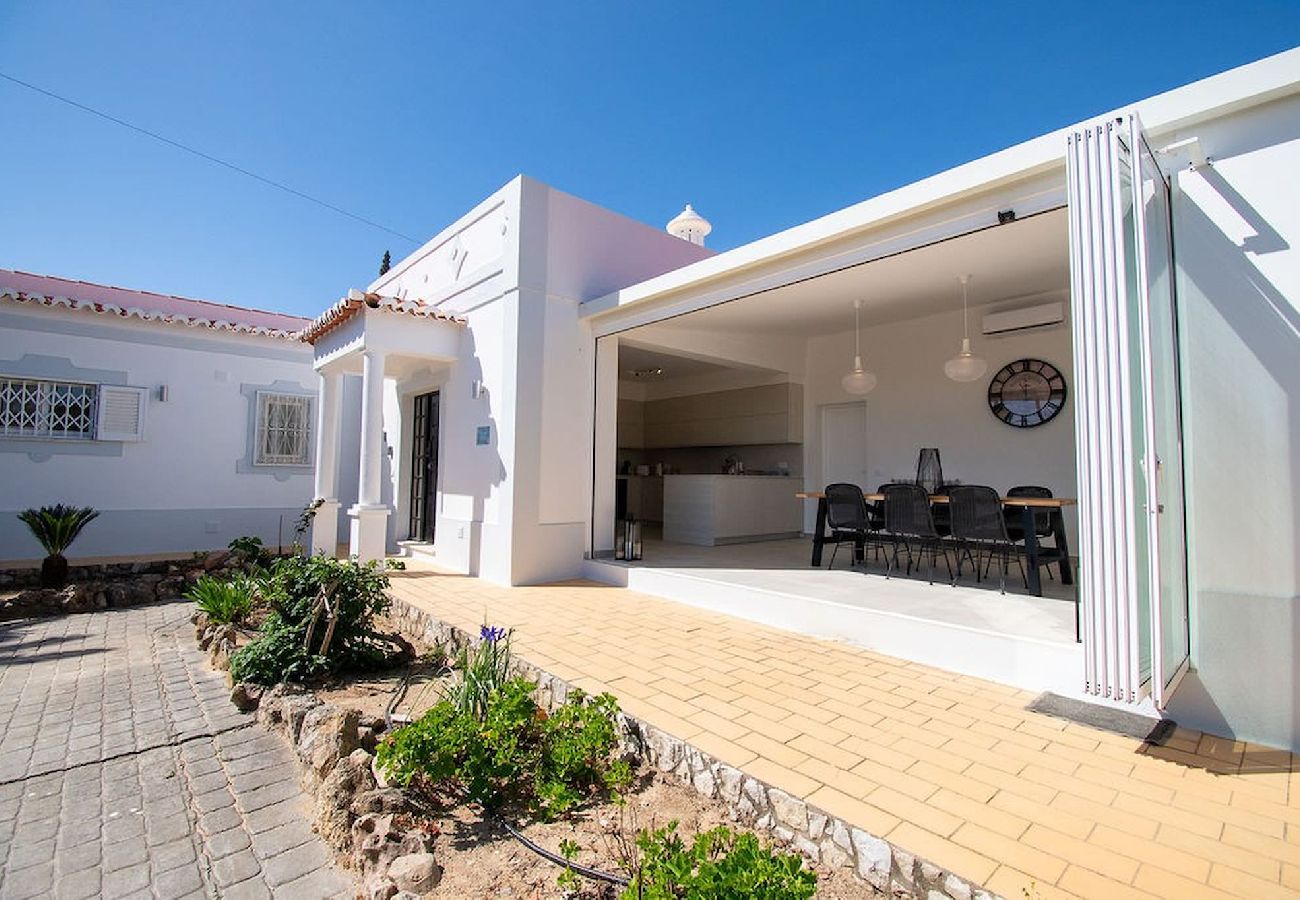 Villa in Carvoeiro - Vivenda Pomba Beautifully renovated with heated pool! 