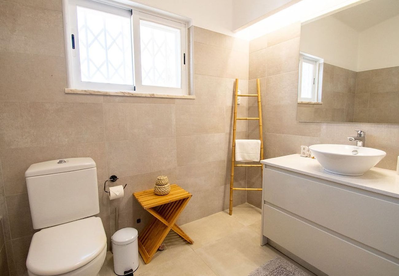 Villa in Carvoeiro - Vivenda Pomba Beautifully renovated with heated pool! 