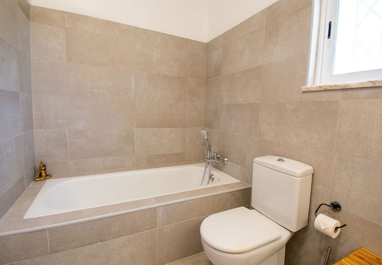 Villa in Carvoeiro - Vivenda Pomba Beautifully renovated with heated pool! 